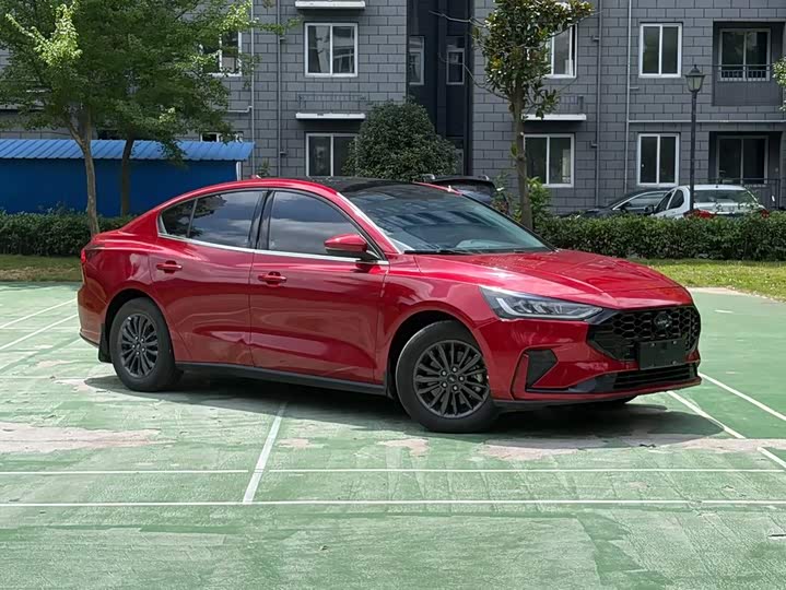 Ford Focus, 2022 — фото 3 из 9