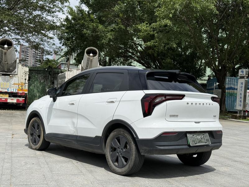 Geely Geometry E Firefly, 2022 — фото 4 из 12