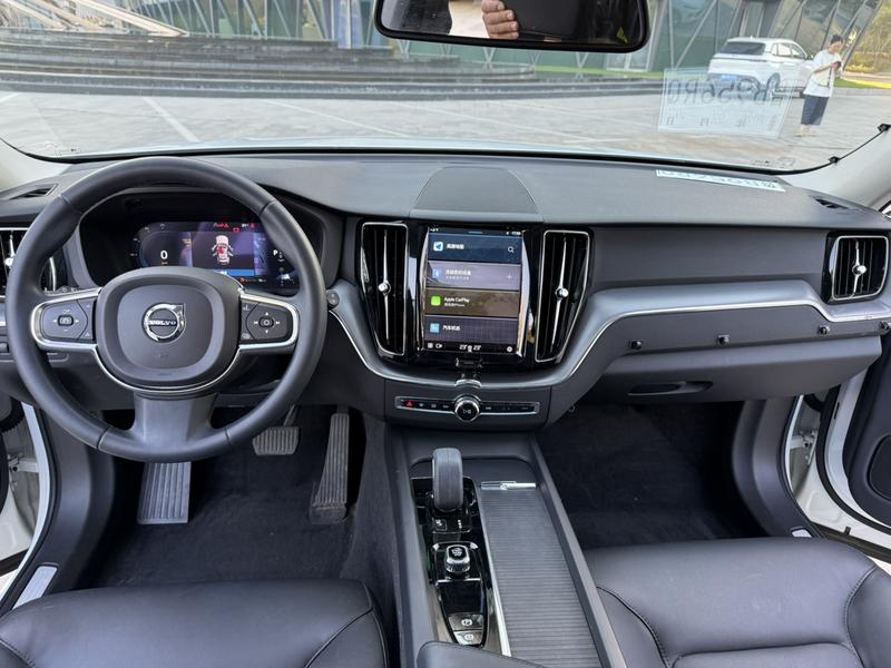 Volvo XC60, 2022 — фото 6 из 9
