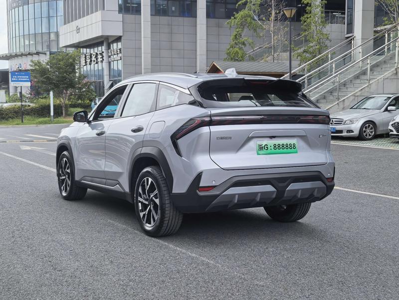Geely Galaxy L7, 2026 — фото 4 из 11