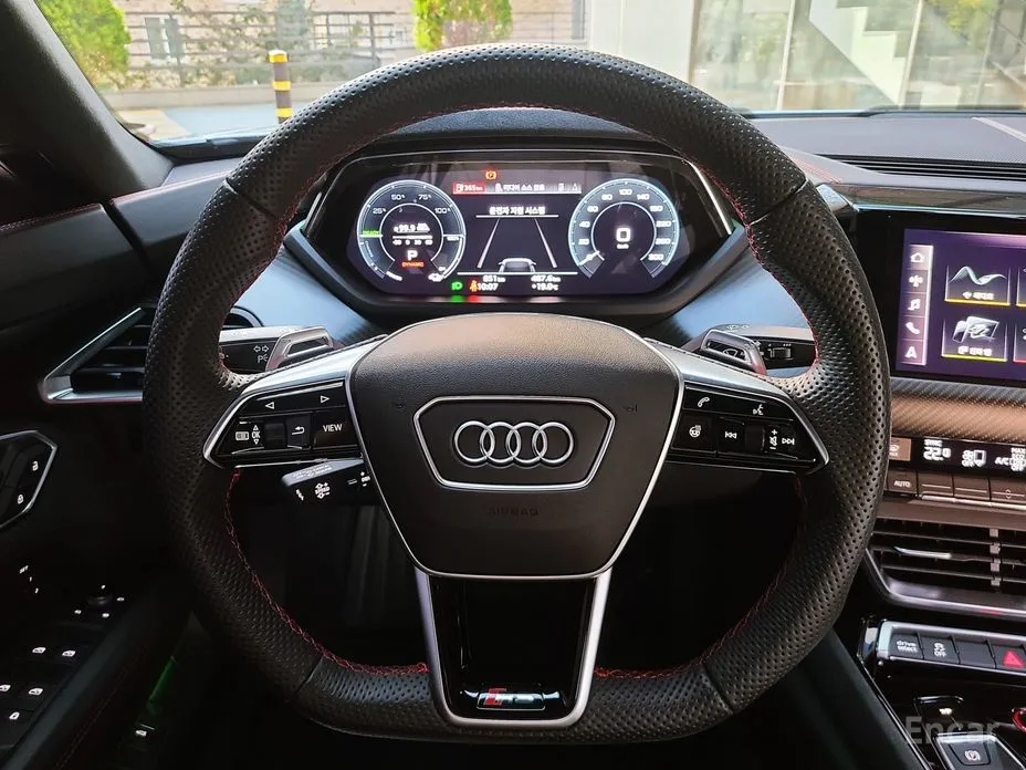 Audi RS e-tron GT, 2023 — фото 7 из 12