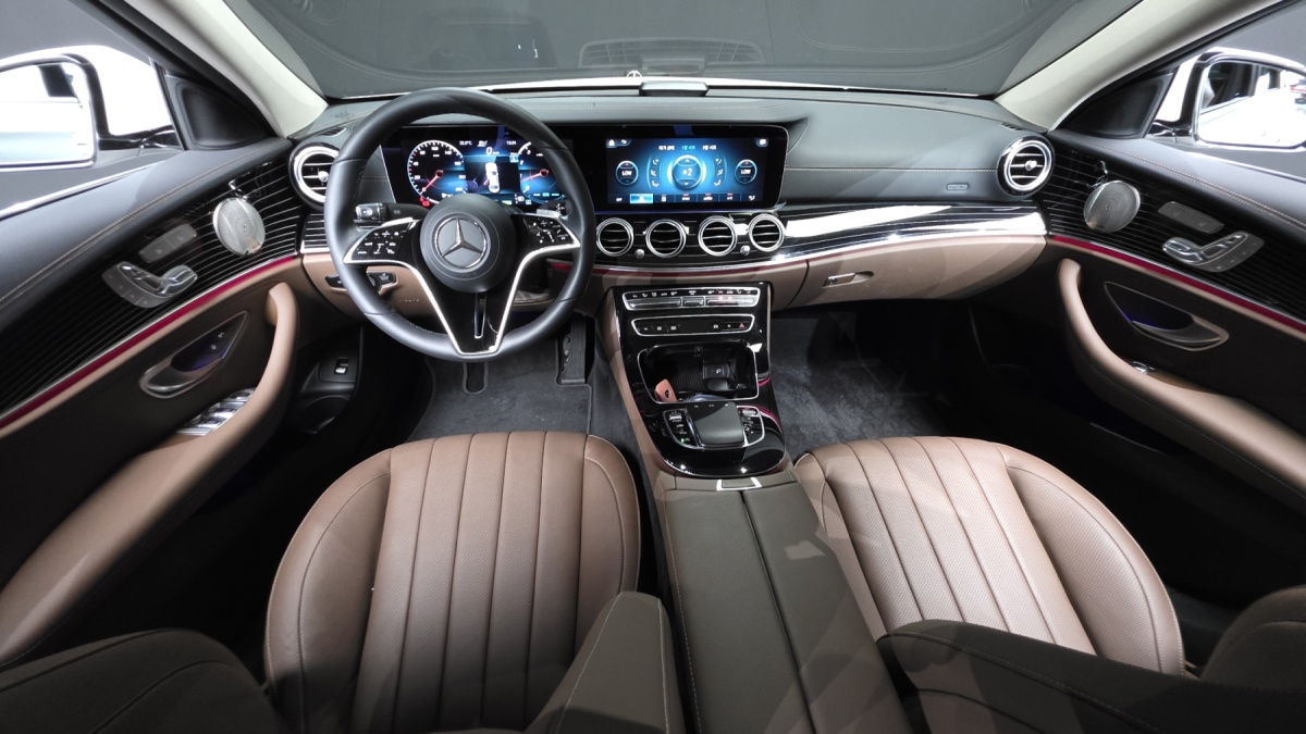 Mercedes-Benz E-Class, 2023 — фото 7 из 12