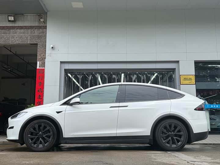 Tesla Model X, 2023 — фото 5 из 9