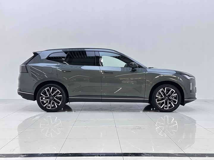 Volvo XC70 Hybrid, 2026 — фото 7 из 7