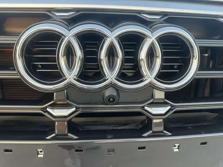 Audi Q3, 2022 — фото 8 из 9