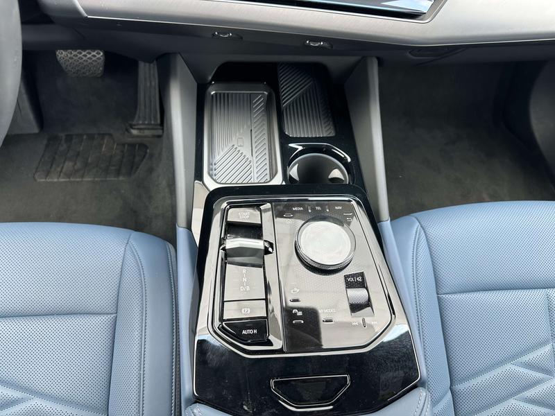 BMW i5, 2025 — фото 9 из 11