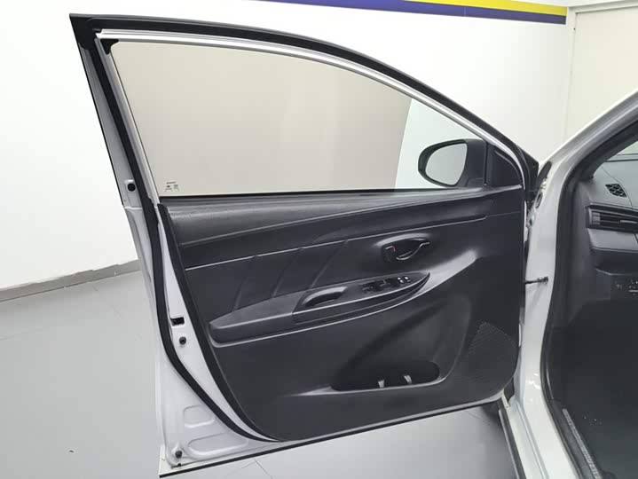 Toyota Yaris L Hatchback, 2022 — фото 7 из 9