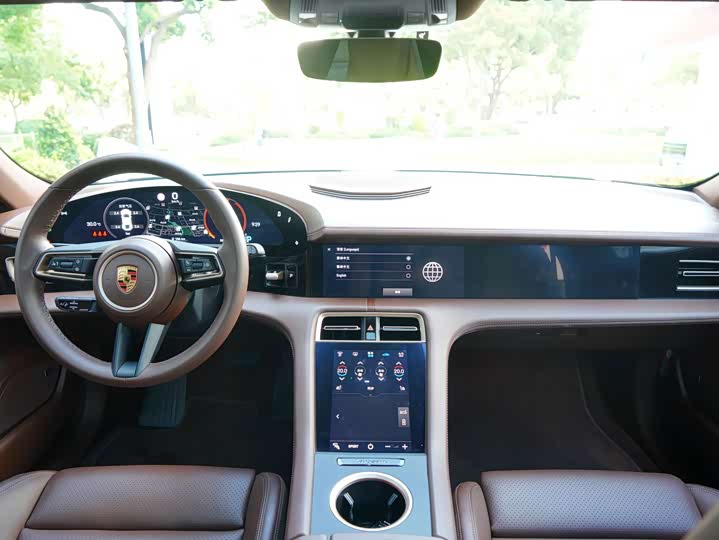 Porsche Taycan, 2023 — фото 7 из 9