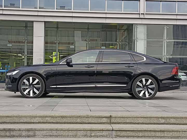 Volvo S90 Hybrid, 2024 — фото 5 из 9
