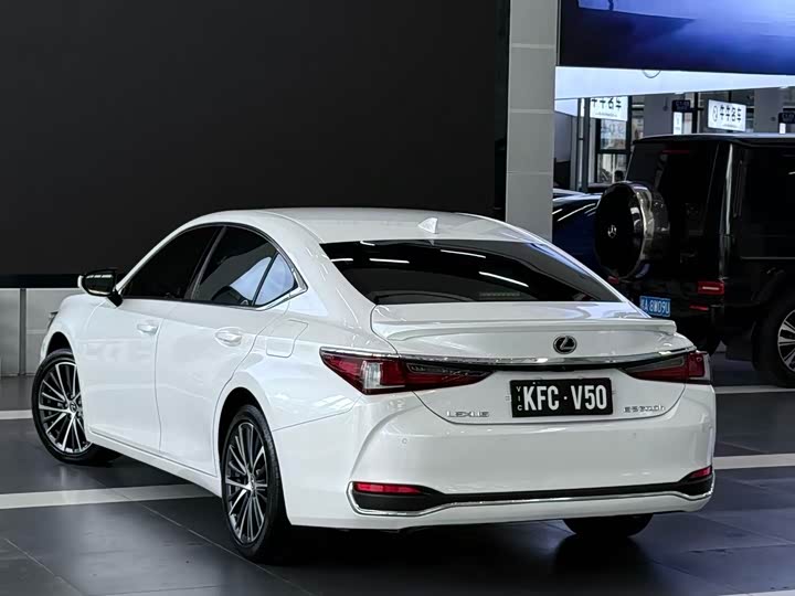 Lexus ES, 2024 — фото 4 из 9