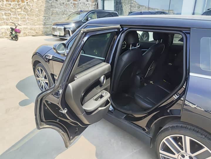 Mini Clubman, 2023 — фото 6 из 7
