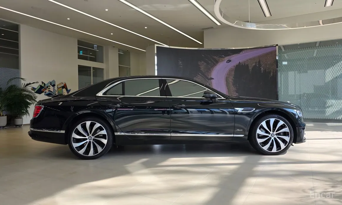 Bentley Flying Spur, 2024 — фото 6 из 9