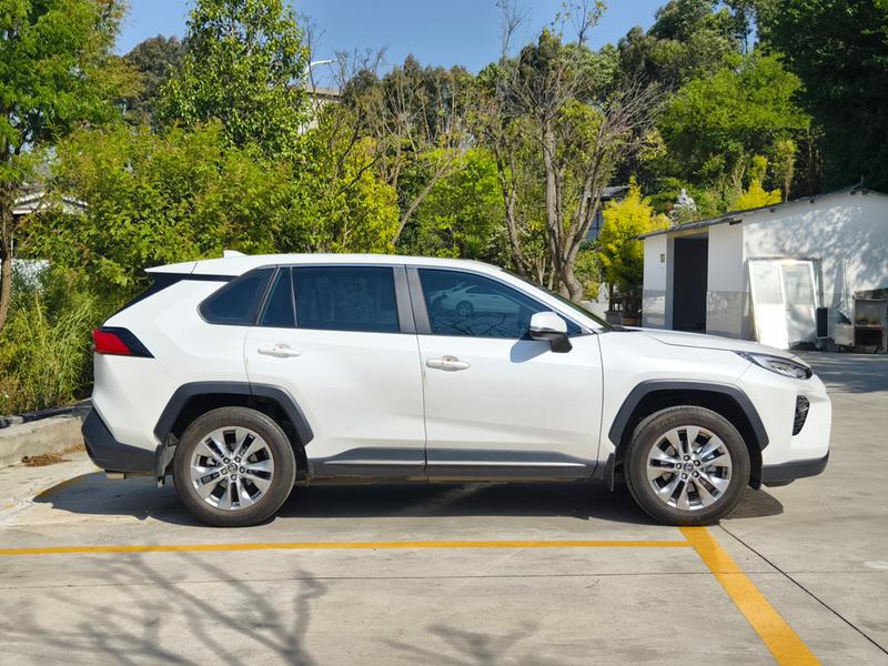 Toyota Wildlander, 2024 — фото 8 из 12