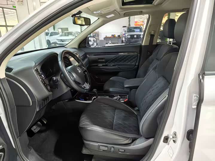 Mitsubishi Outlander, 2021 — фото 9 из 9