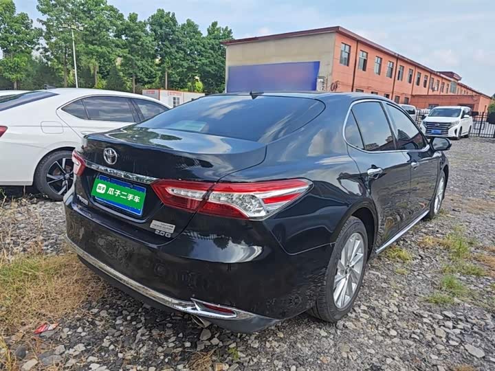 Toyota Camry, 2023 — фото 7 из 9