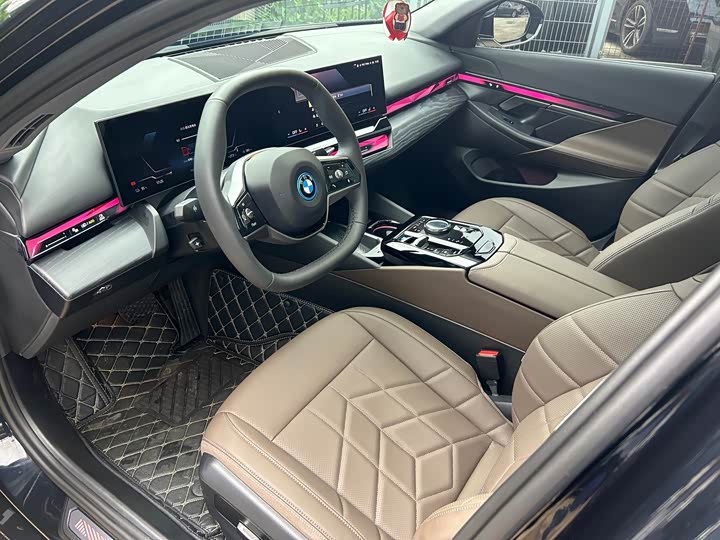 BMW i5, 2025 — фото 8 из 9