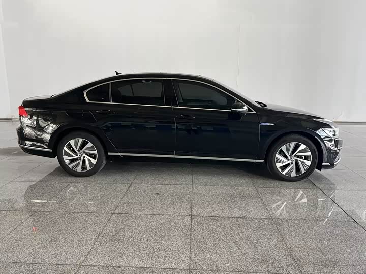 Volkswagen Magotan GTE Hybrid, 2023 — фото 3 из 9