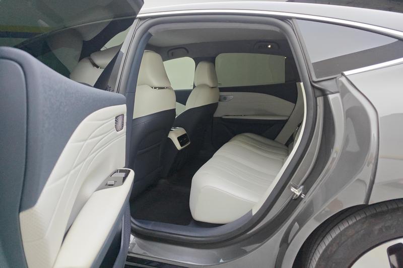 Geely Galaxy E8, 2024 — фото 12 из 12