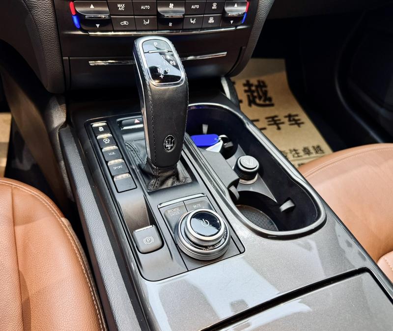 Maserati Ghibli, 2022 — фото 12 из 12