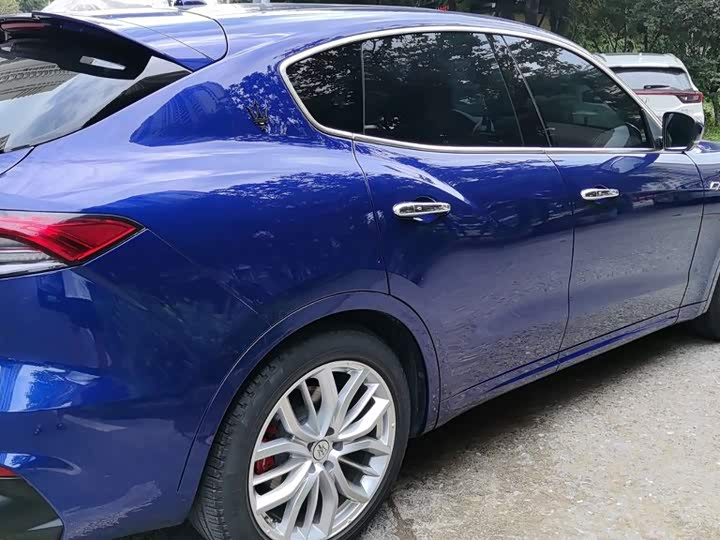 Maserati Levante, 2023 — фото 6 из 7