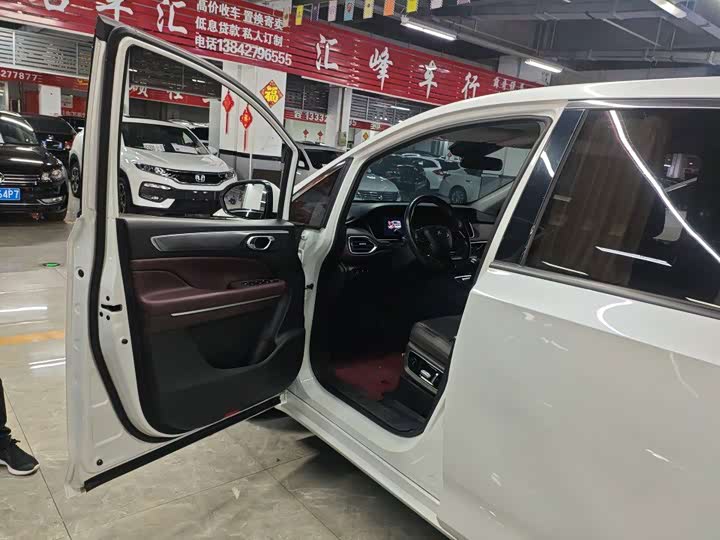 GAC Trumpchi M6, 2022 — фото 3 из 9