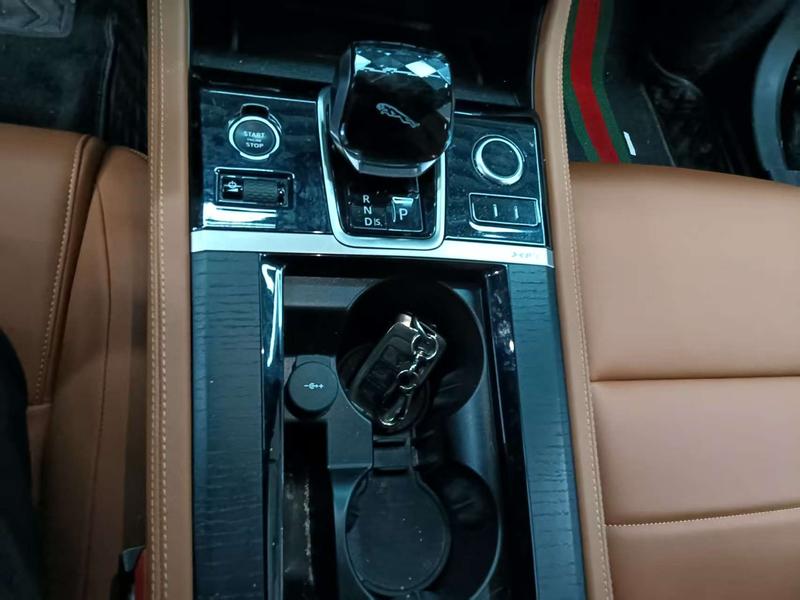 Jaguar XF L, 2022 — фото 10 из 12