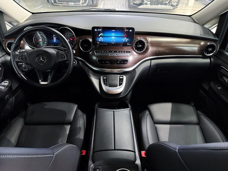 Mercedes-Benz V-Class, 2023 — фото 6 из 10
