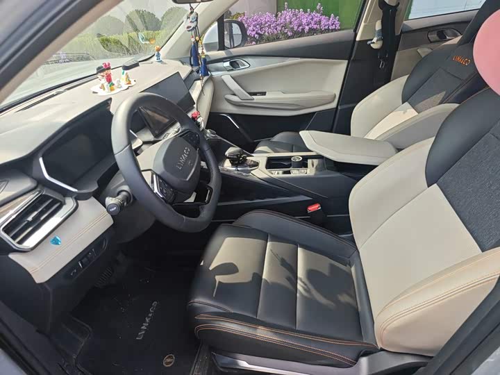 Lynk & Co 06 EM-P Hybrid, 2023 — фото 8 из 9