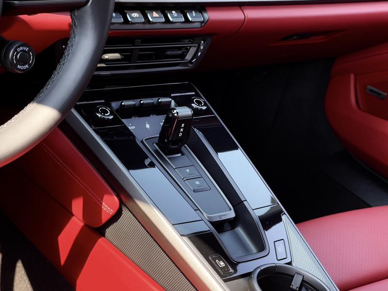 Porsche 911, 2023 — фото 6 из 9