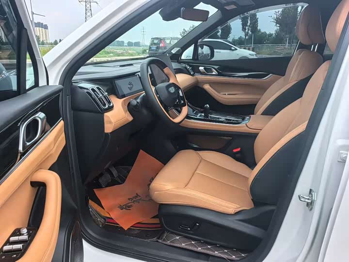 Geely Atlas L, 2025 — фото 4 из 9