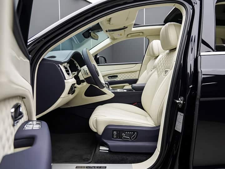 Bentley Bentayga, 2023 — фото 6 из 9