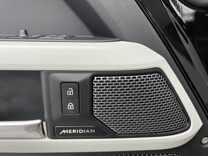 Land Rover Defender, 2023 — фото 6 из 9