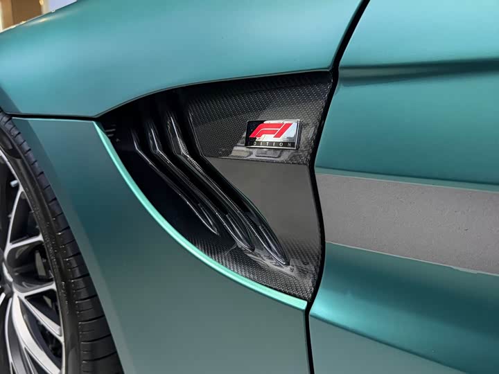 Aston Martin V8 Vantage, 2022 — фото 5 из 9