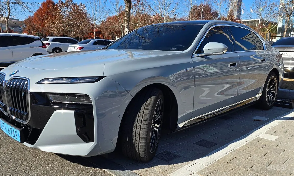 BMW i7, 2023 — фото 2 из 12