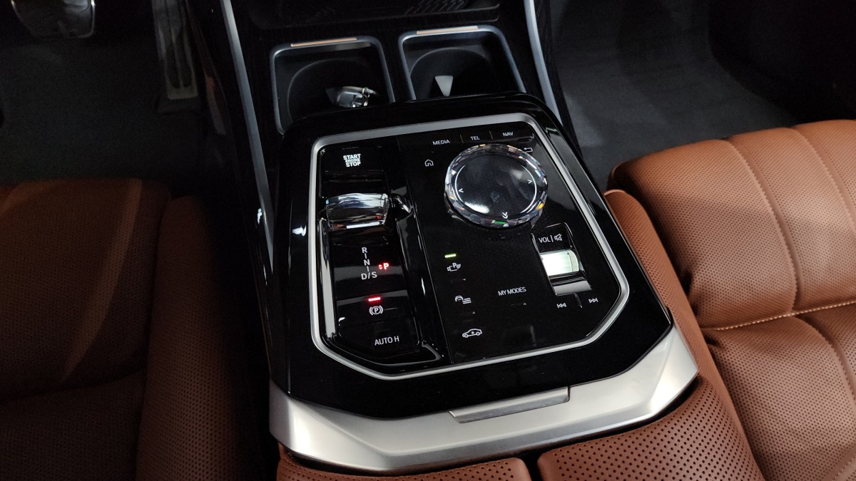 BMW 7 Series, 2024 — фото 8 из 12