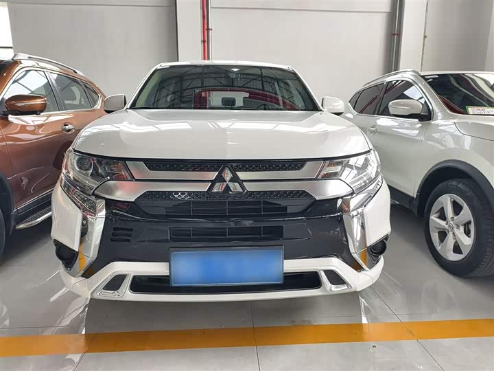 Mitsubishi Outlander, 2022 — фото 8 из 9