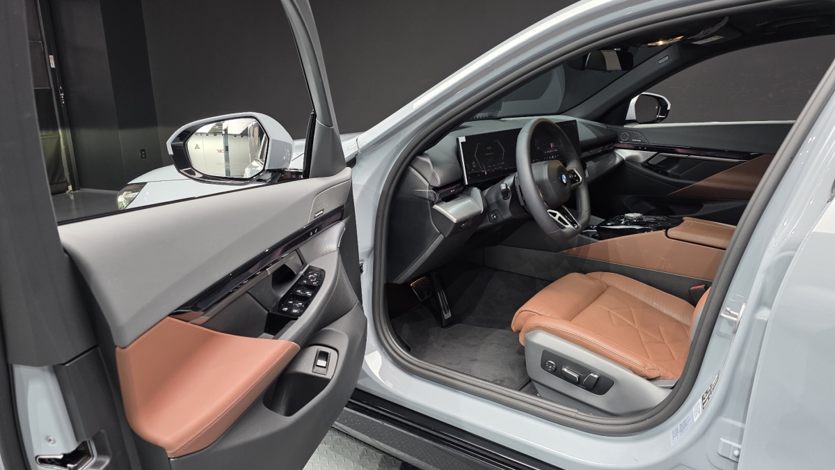 BMW 5 Series, 2025 — фото 9 из 12