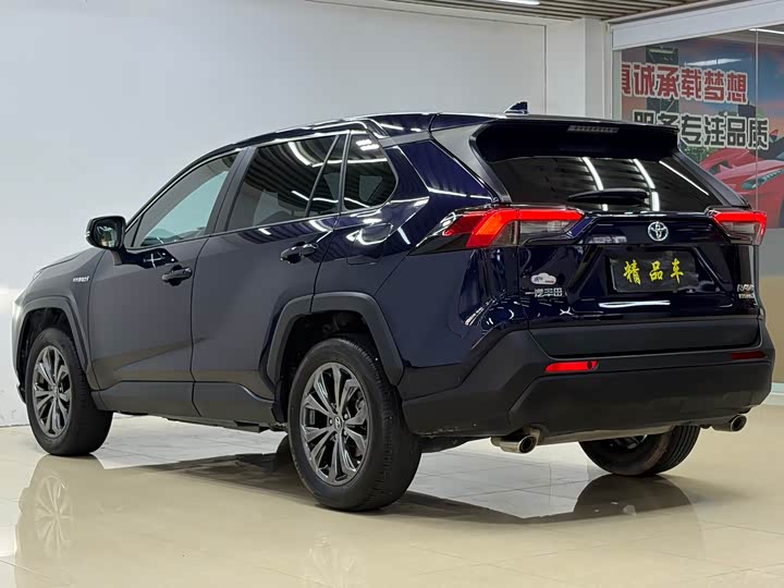 Toyota RAV4, 2023 — фото 7 из 9
