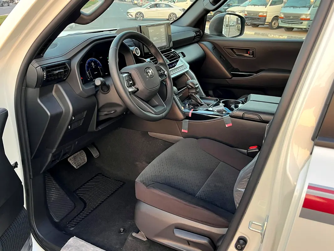 Toyota Land Cruiser, 2026 — фото 8 из 10