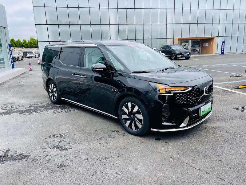 Volvo EM90, 2024 — фото 3 из 12