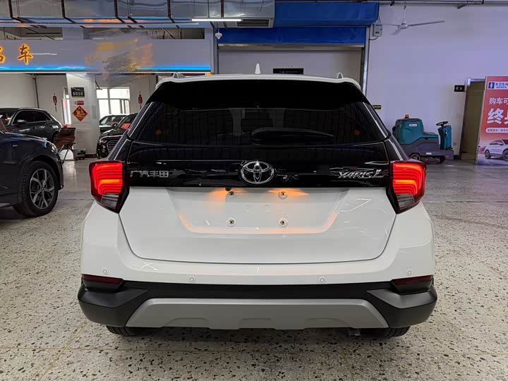 Toyota Yaris L Hatchback, 2022 — фото 5 из 9