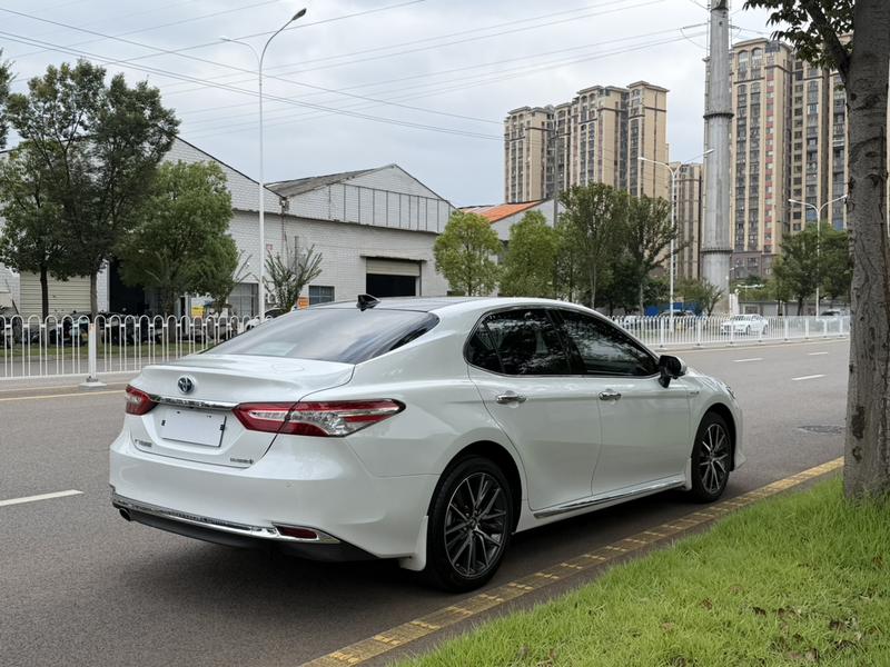 Toyota Camry, 2023 — фото 6 из 11