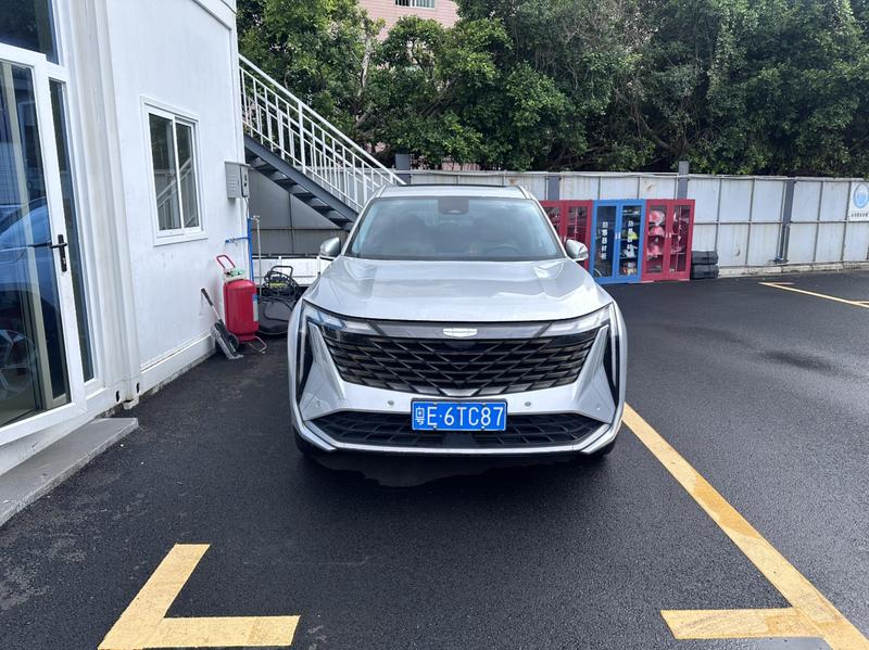 Geely Atlas L, 2023 — фото 2 из 10