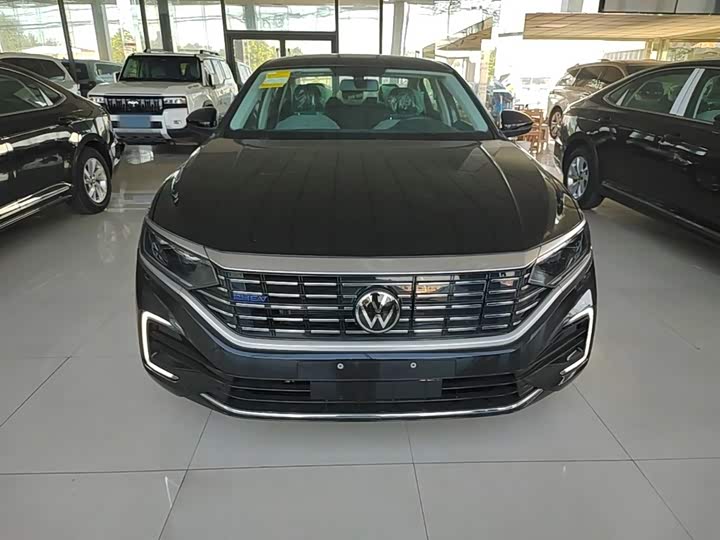 Volkswagen Passat Hybrid, 2025 — фото 3 из 9