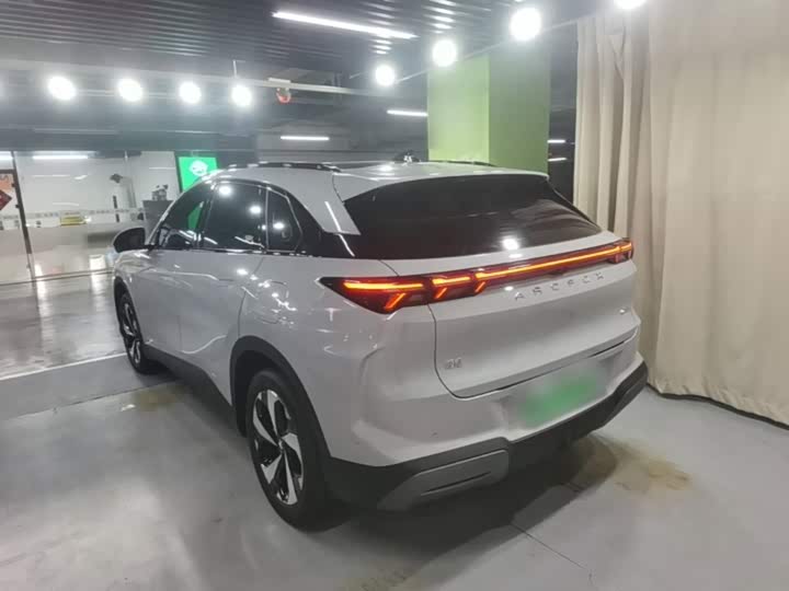 BAIC Arcfox Alpha T5, 2026 — фото 5 из 9