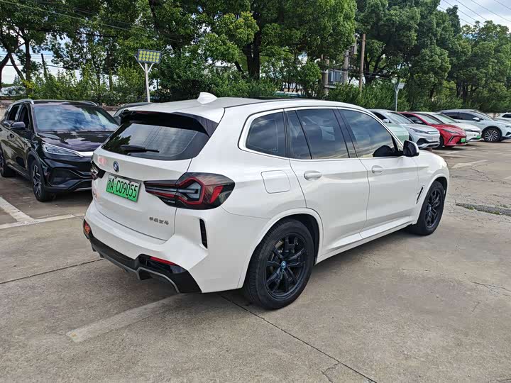 BMW iX3, 2023 — фото 7 из 9