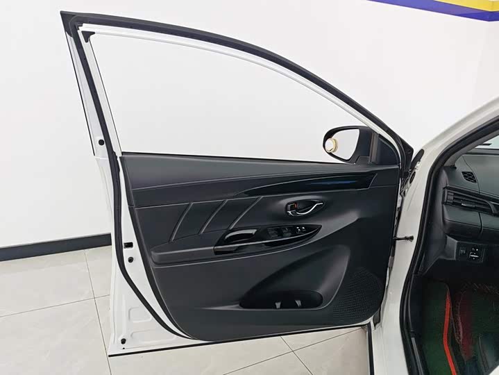 Toyota Yaris L Hatchback, 2021 — фото 7 из 9