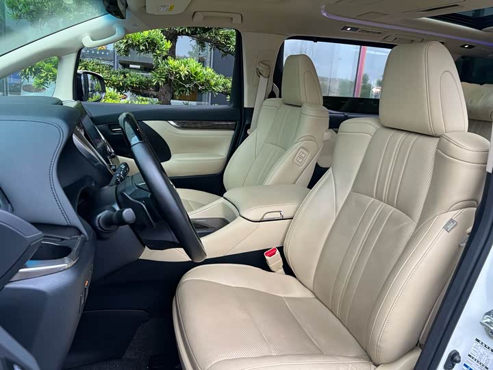 Toyota Vellfire, 2022 — фото 7 из 9