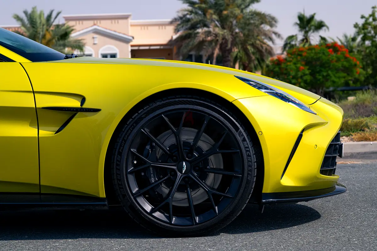 Aston Martin Vantage, 2025 — фото 3 из 10