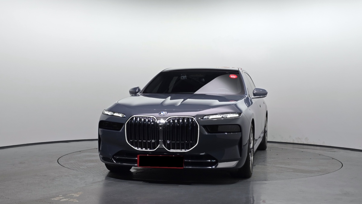 BMW i7, 2023 — фото 3 из 12